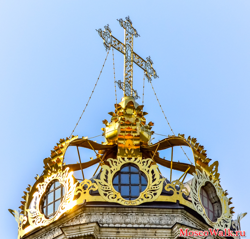 Золотая корона на храме в Дубровицах