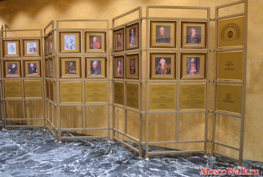 стенд с портретами графов и князей посетивших Царицыно