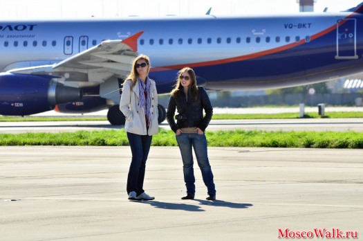Девушки в аэропорту Шереметьево