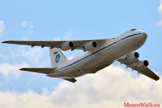 АН-124 Руслан - является крупнейшим серийным транспортным самолётом в мире по грузоподъёмности