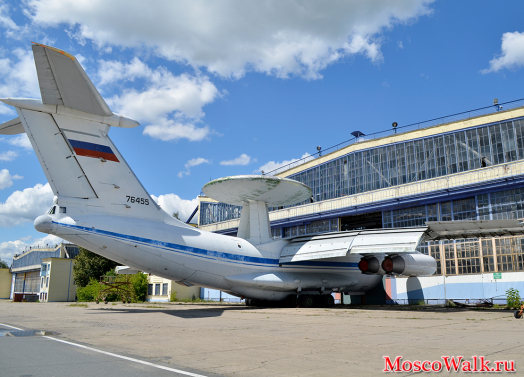 Ангар с самолетом ИЛ-76