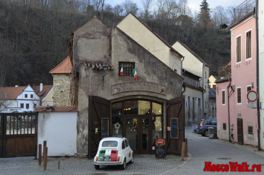 Итальянский ресторан Monna Lisa в древнем строении