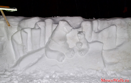 Медвежонок Умка из снега в Кузьминках
