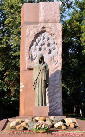 памятник Войнам Внутренних Войск Краснокурсантский проезд