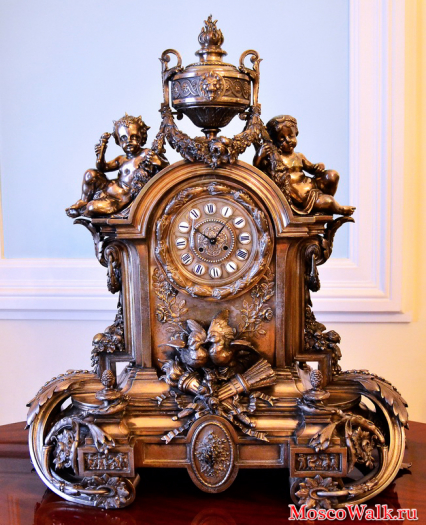 старинные часы во Дворце