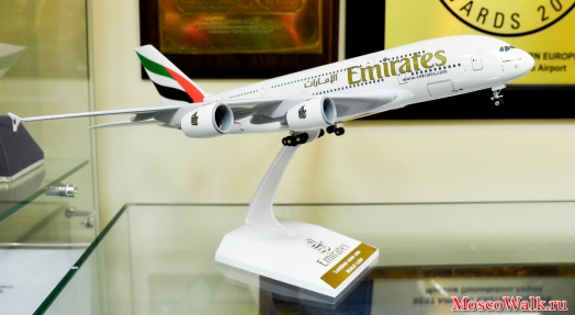 Модель самолета Airbus A-380 авиакомпании Emirates