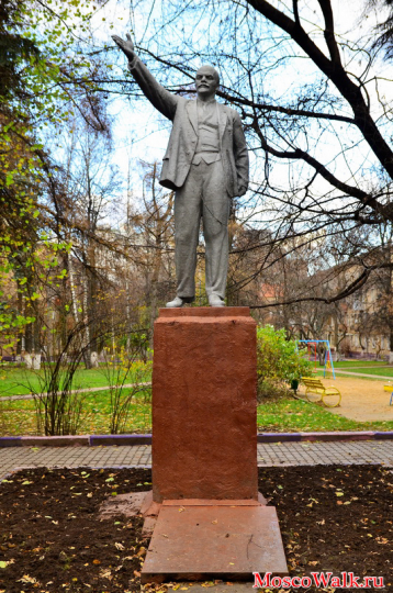 памятник вождю мирового пролетариата - Ленину