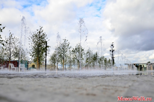 струйный фонтан на крымской набережной