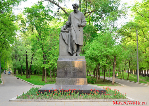 памятник Другу детей Нилу Федоровичу Филатову 1847-1902