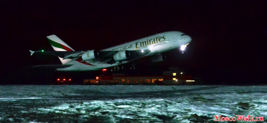 взлет Airbus A380 в Домодедово