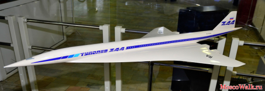  самолет второго поколения Ту-244