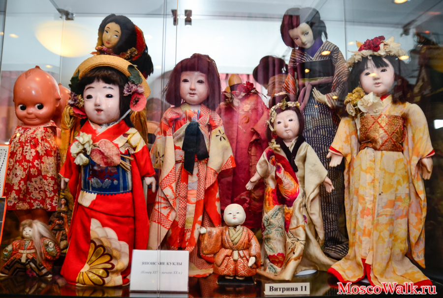 Японские куклы в национальных одеждах