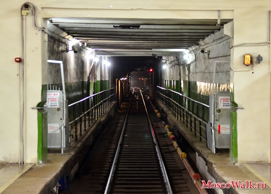 тоннель метро из кабины машиниста