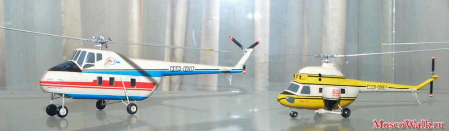 Макеты вертолетов в музее авиации