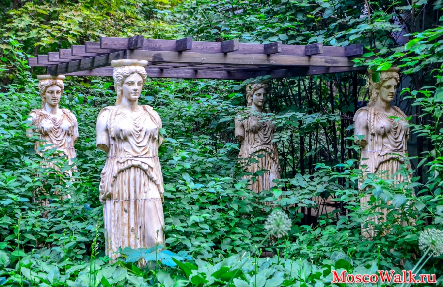 Статуи в Нескучном саду