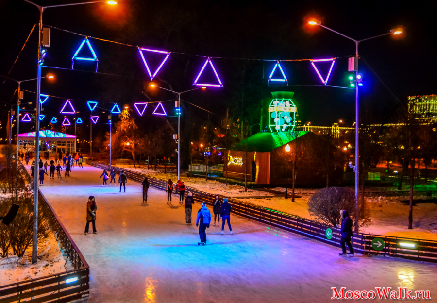 освещение на катке в парке Горького