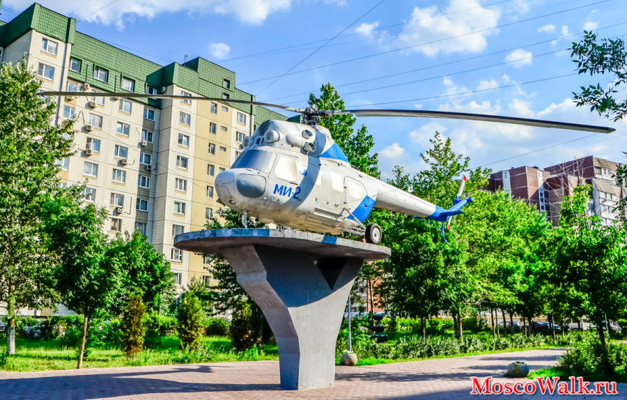 памятник вертолету Ми-2