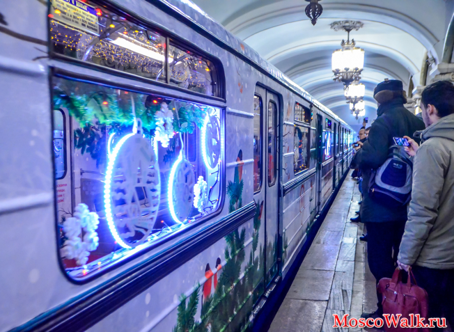 новогодний поезд в метро