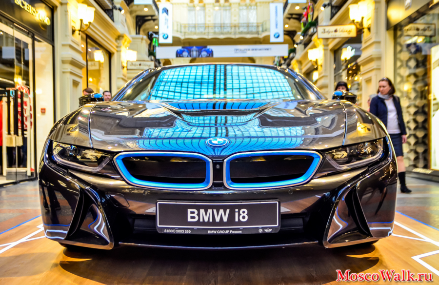 электромобиль BMW i8