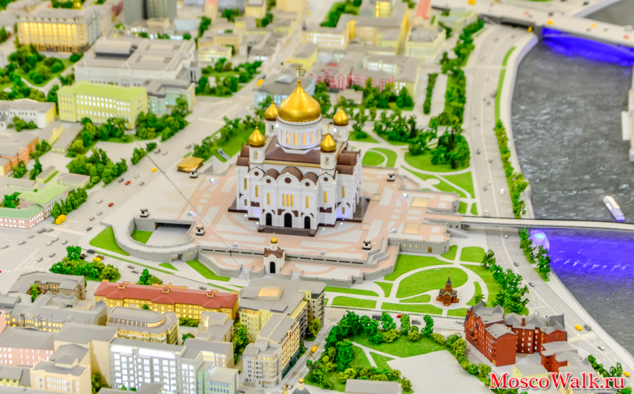Храм Христа Спасителя на макете Москвы