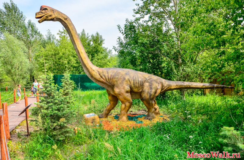 парк динозавров под открыты небом
