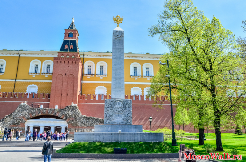Обелиск в память 300-летия царствования Дома Романовых на Красной площади