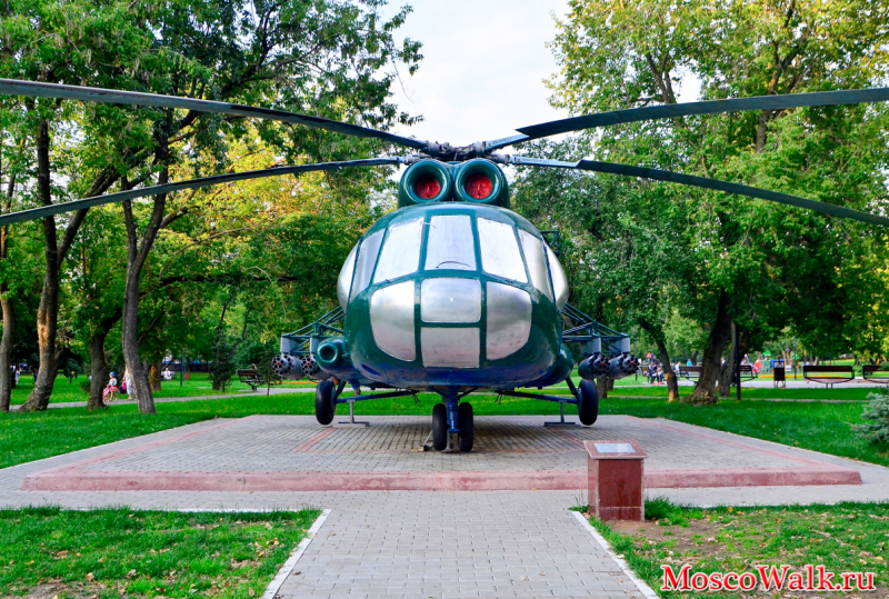 Вертолет в сквере Федора Полетаева