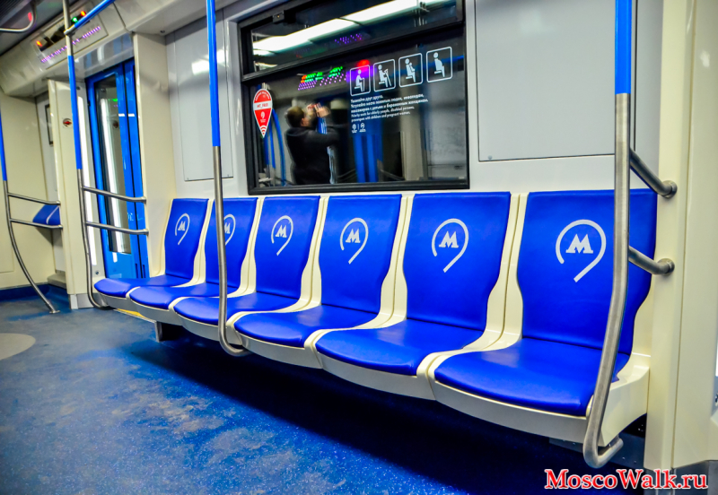 поезд метро Москва