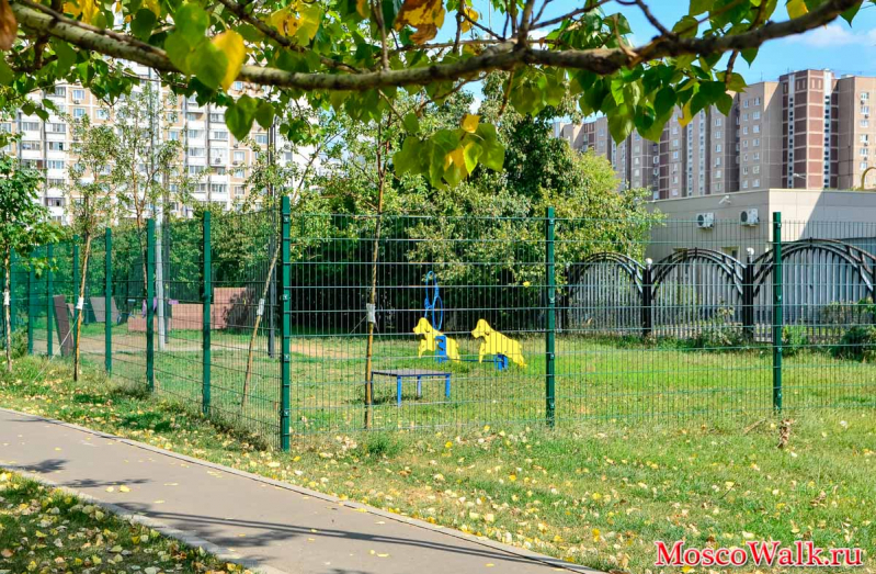 площадка для выгула собак в Братиславском парке