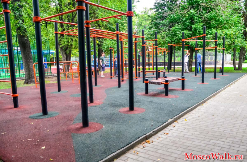 спортивная площадка в парке Екатерининский