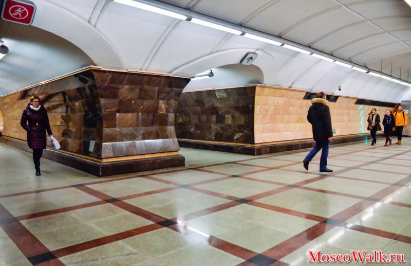 Станция метро Маяковская переход