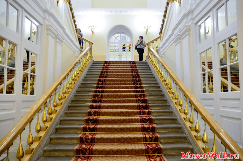 внутри здания мэрии Москвы
