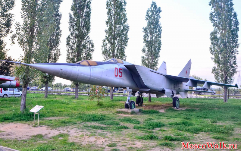 самолет МиГ-25 ПУ