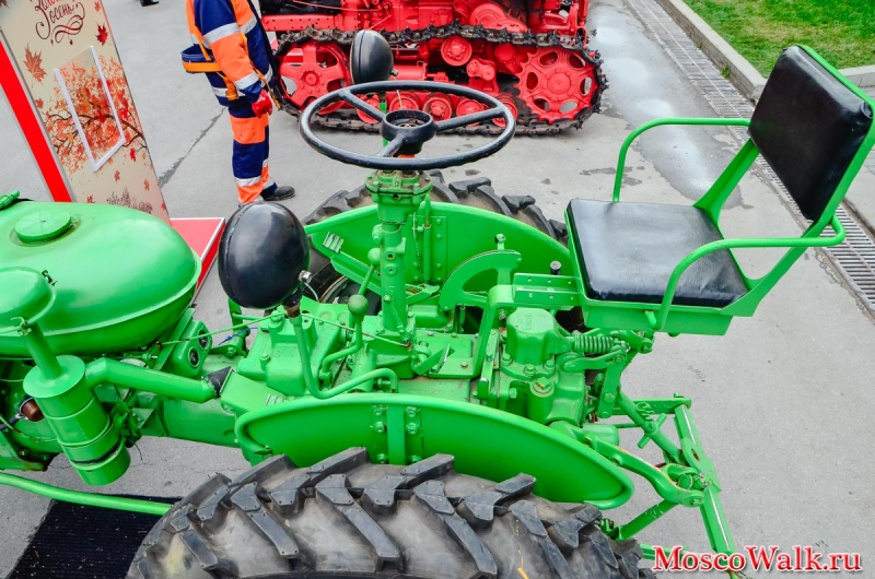 выставка тракторов на Манежной площади