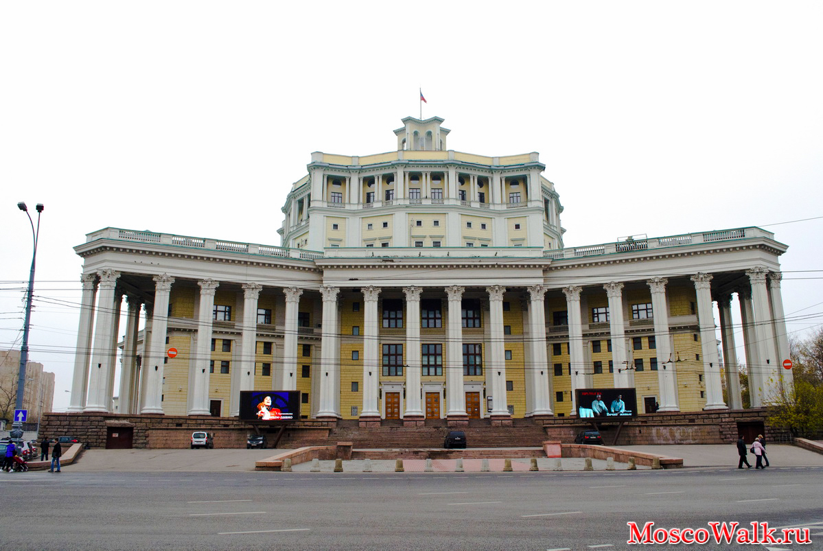Центральный академический театр Российской армии, здание построено в виде пятиконечной звезды