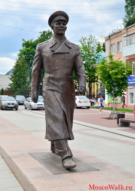 Памятник Гагарину в Брянске