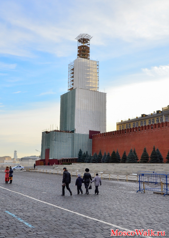 Спасская башня московского Кремля находится на реконструкции