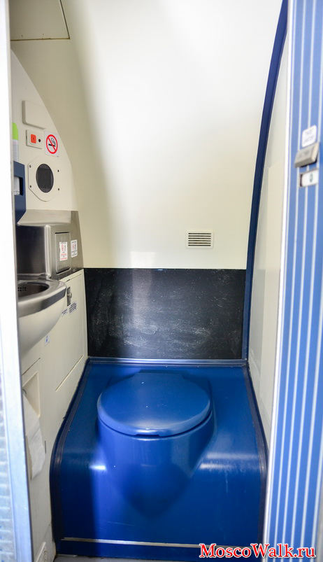 туалет в салоне CRJ-100