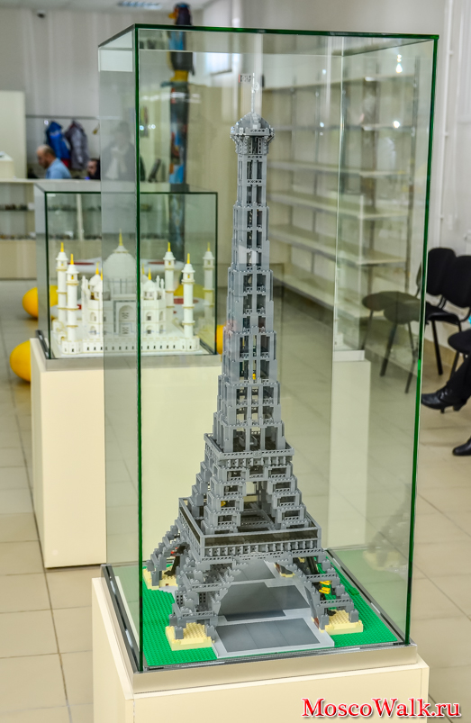 Эйфелева башня из Лего