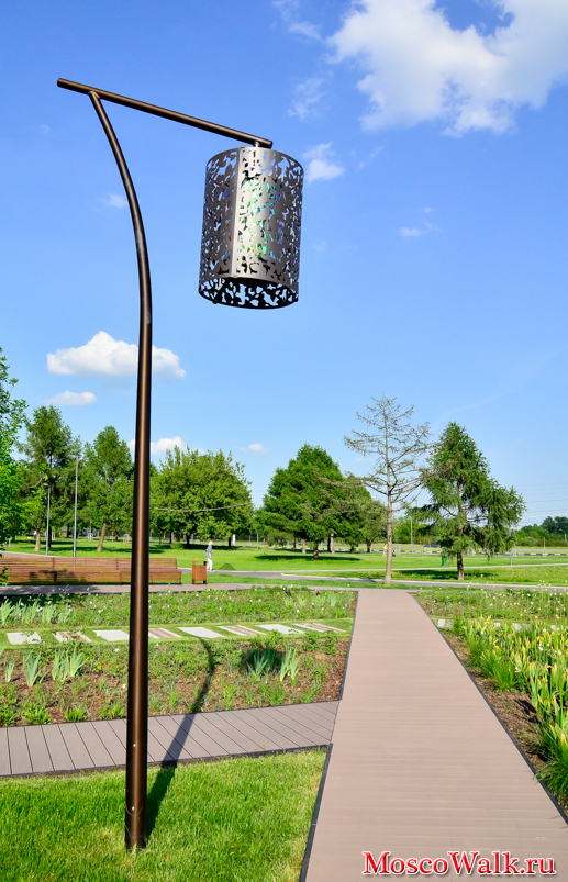 светильники в парке Садовники