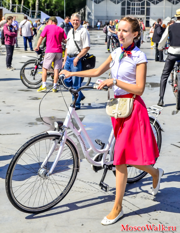 Парад в Сокольниках Леди на велосипеде