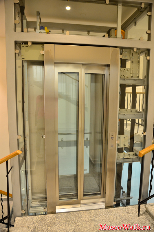 лифт в Главном входе Парка Горького