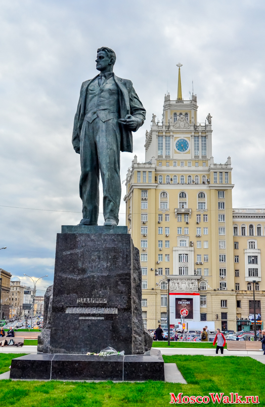 памятник Маяковскому на Триумфальной площади