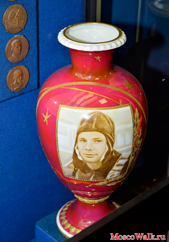 ваза с изображение Юрия Гагарина