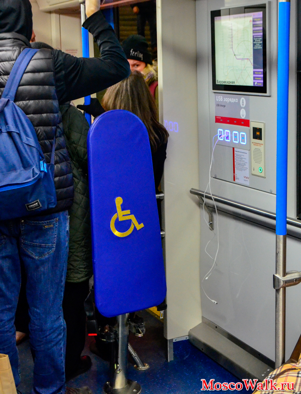 места для инвалидов в вагоне метро