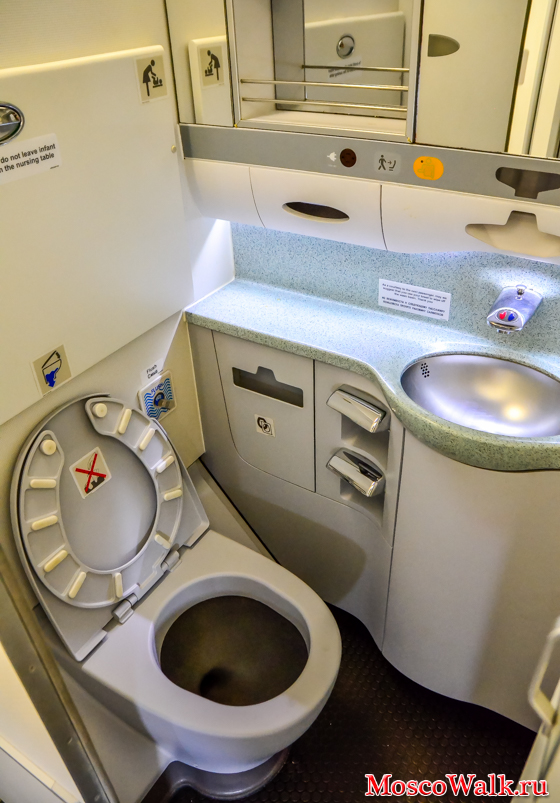 туалет на Airbus А330 авиакомпании "ВИМ-АВИА"