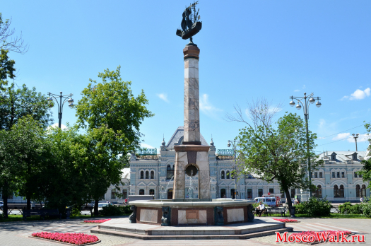 На площади перед Рижским вокзалом стоит фонтан