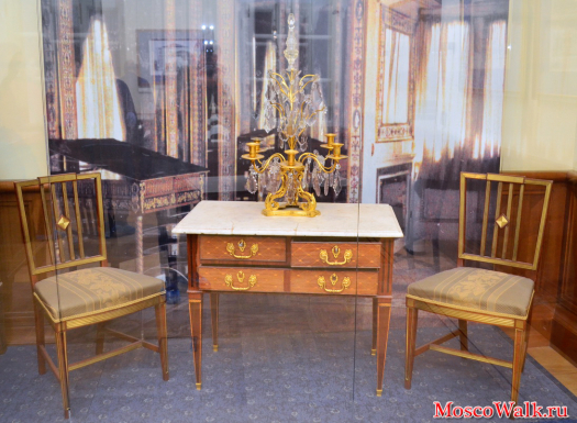 Стол кабинетный, стулья красного дерева в стиле "жакоб", жирандоль на пять свечей