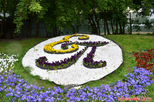 Клумба с символикой Екатерининского парка