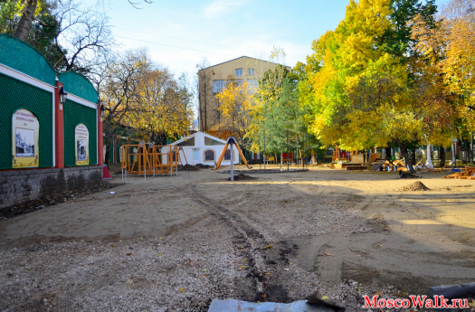 ремонт детской площадки в саду Эрмитаж